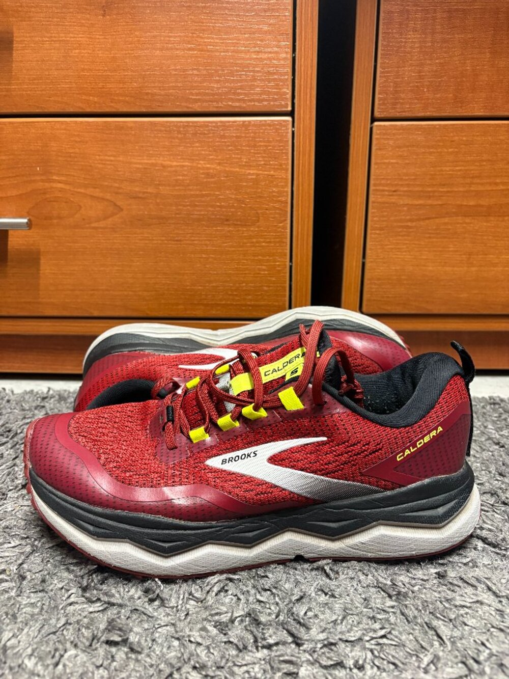 Brooks Caldera 5 Mens 9 Trail Running Shoes Red Black Yellow 1103541D631